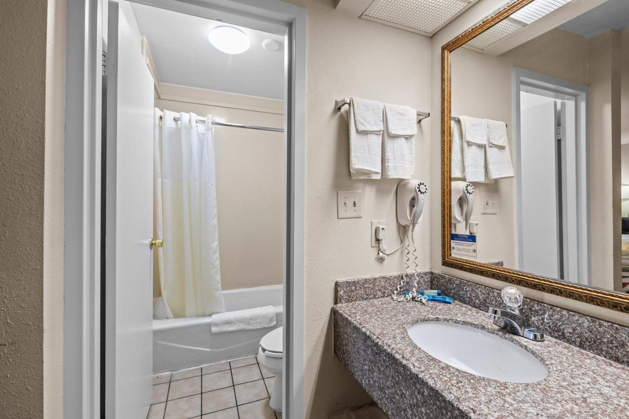 Garnet Inn & Suites, Morehead City Near Atlantic Beach Δωμάτιο φωτογραφία
